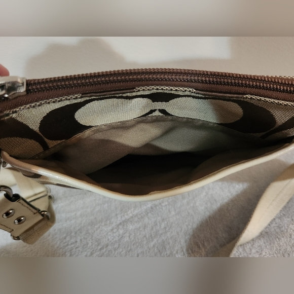 COACH Signature Shoulder Bag Pochette Crossbody Beige SilverHardware canvas EUC. - Picture 3 of 7